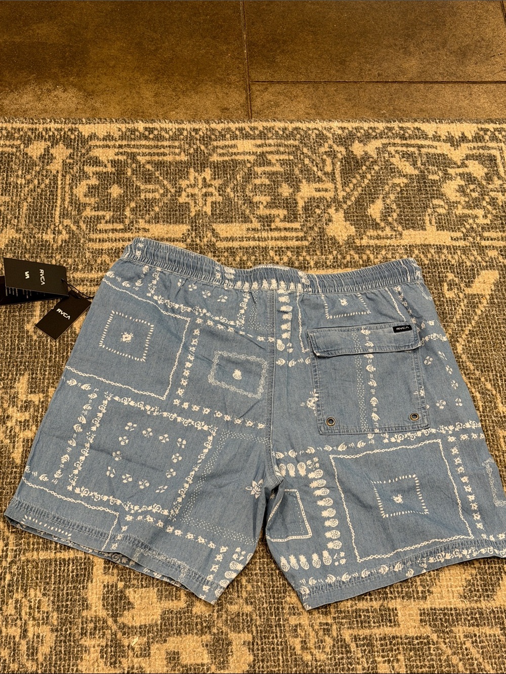 RVCA Light Blue Bandana Print Shorts ~ Large - Picture 10 of 16